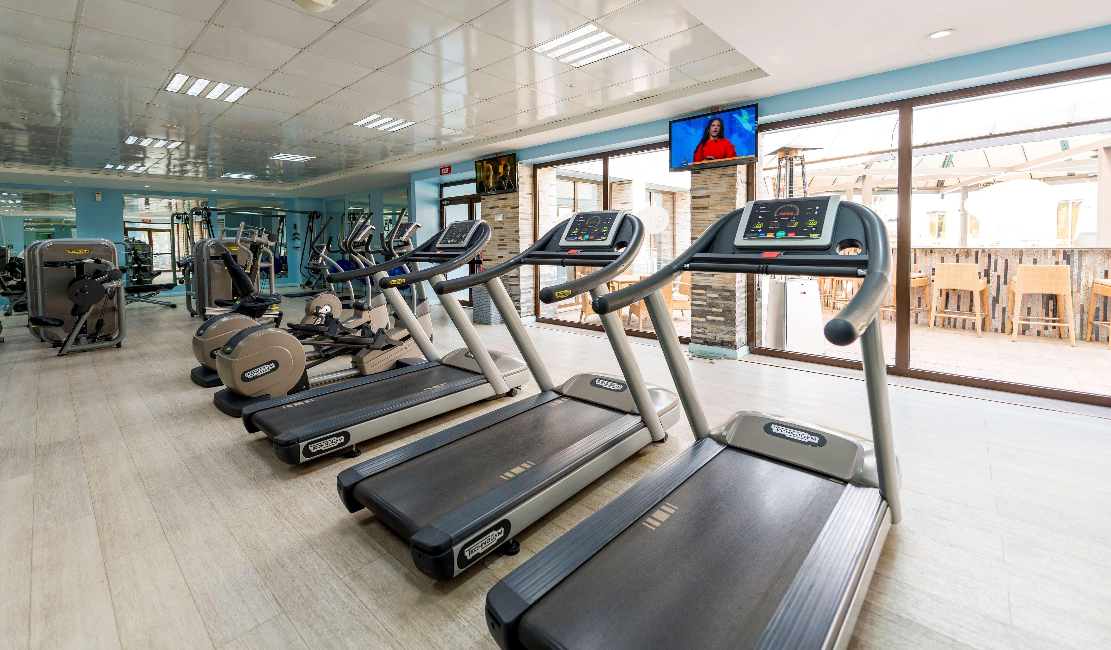 Radisson Blu Hotel Lusaka Exterior photo The gym at the hotel