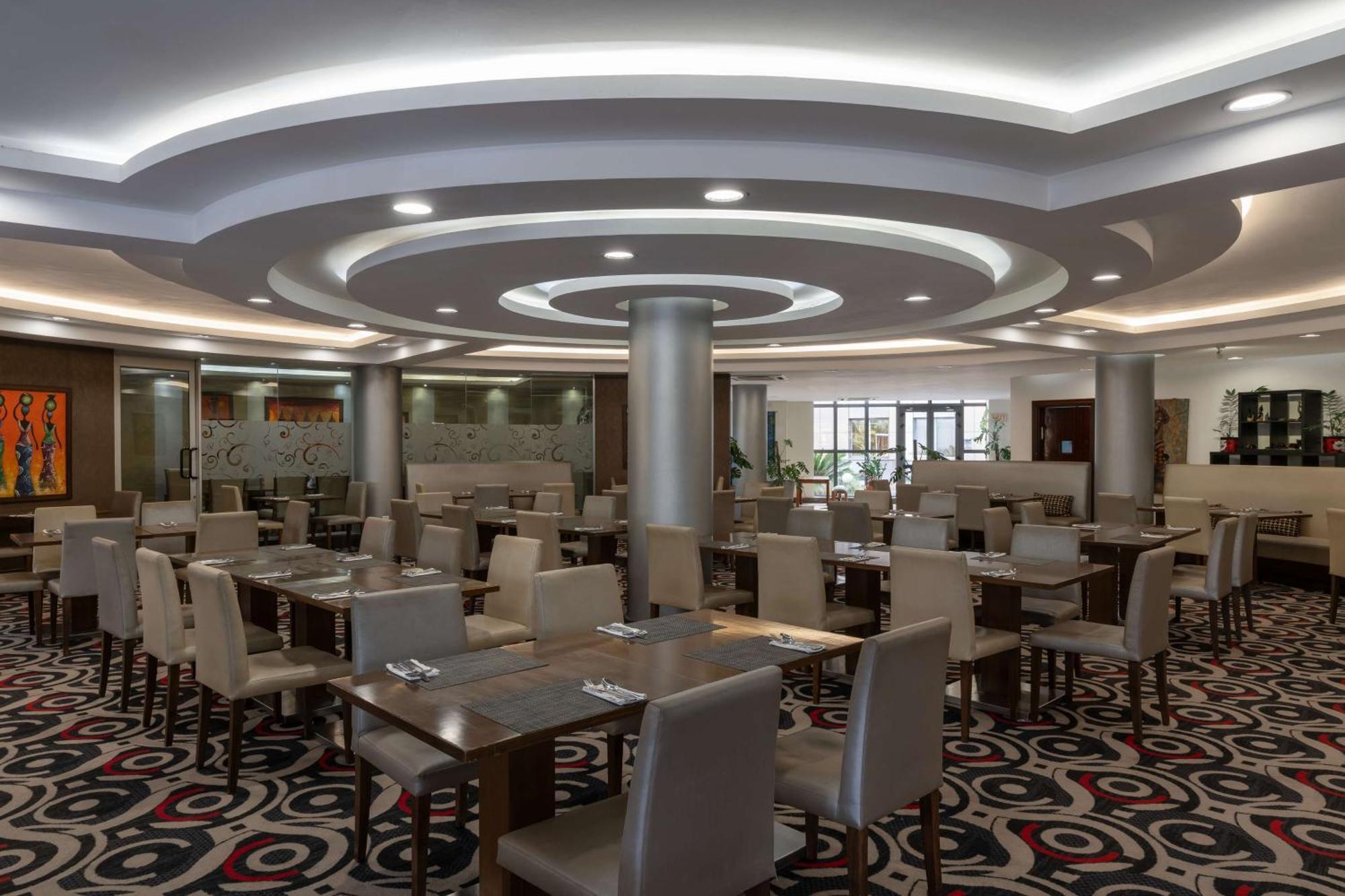 Radisson Blu Hotel Lusaka Exterior photo The restaurant