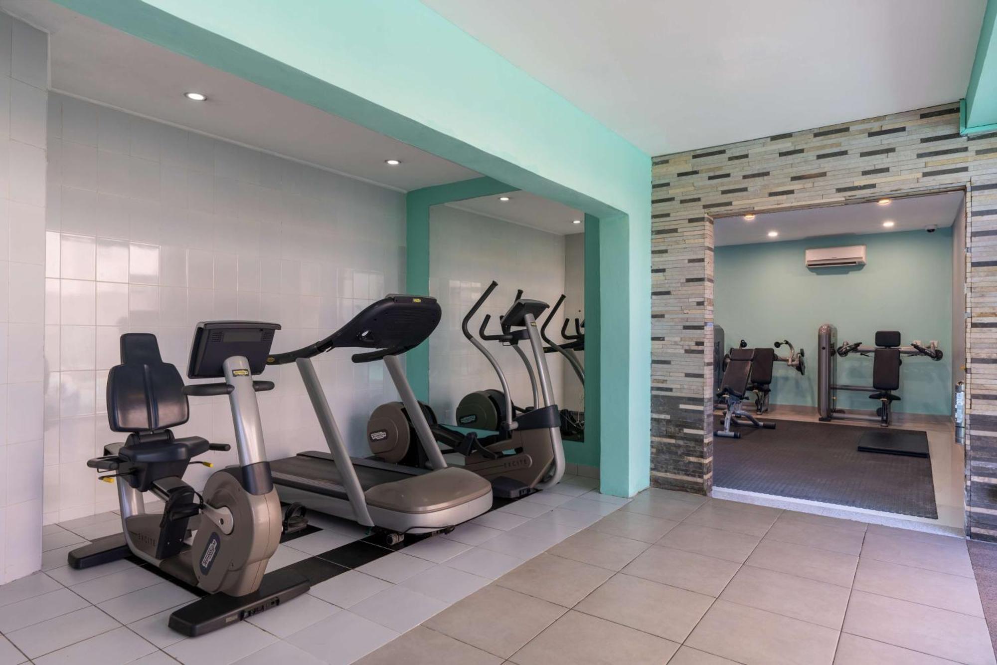Radisson Blu Hotel Lusaka Exterior photo Elbow-driven exercise bikes