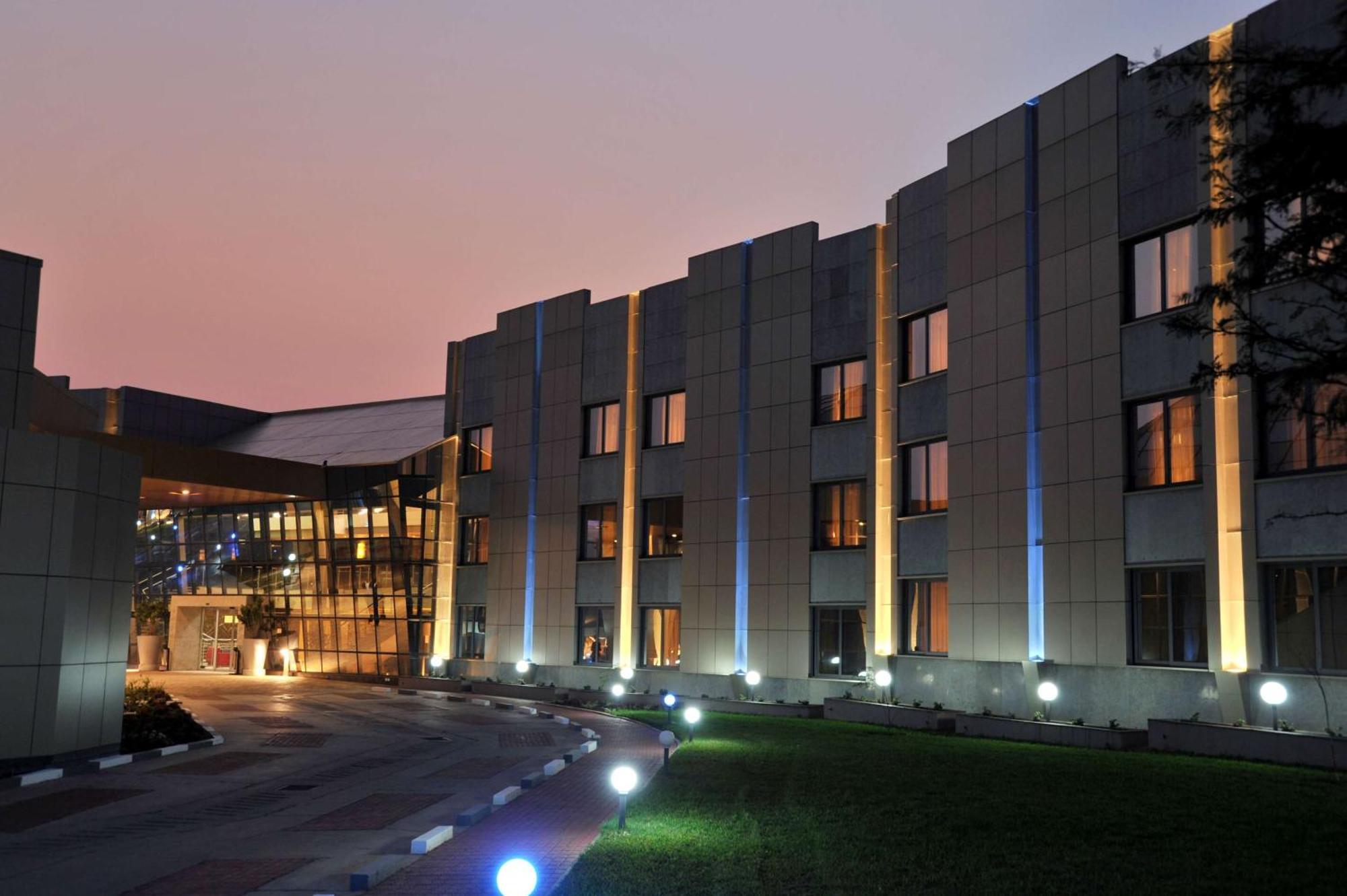Radisson Blu Hotel Lusaka Exterior photo The University of Novi Sad