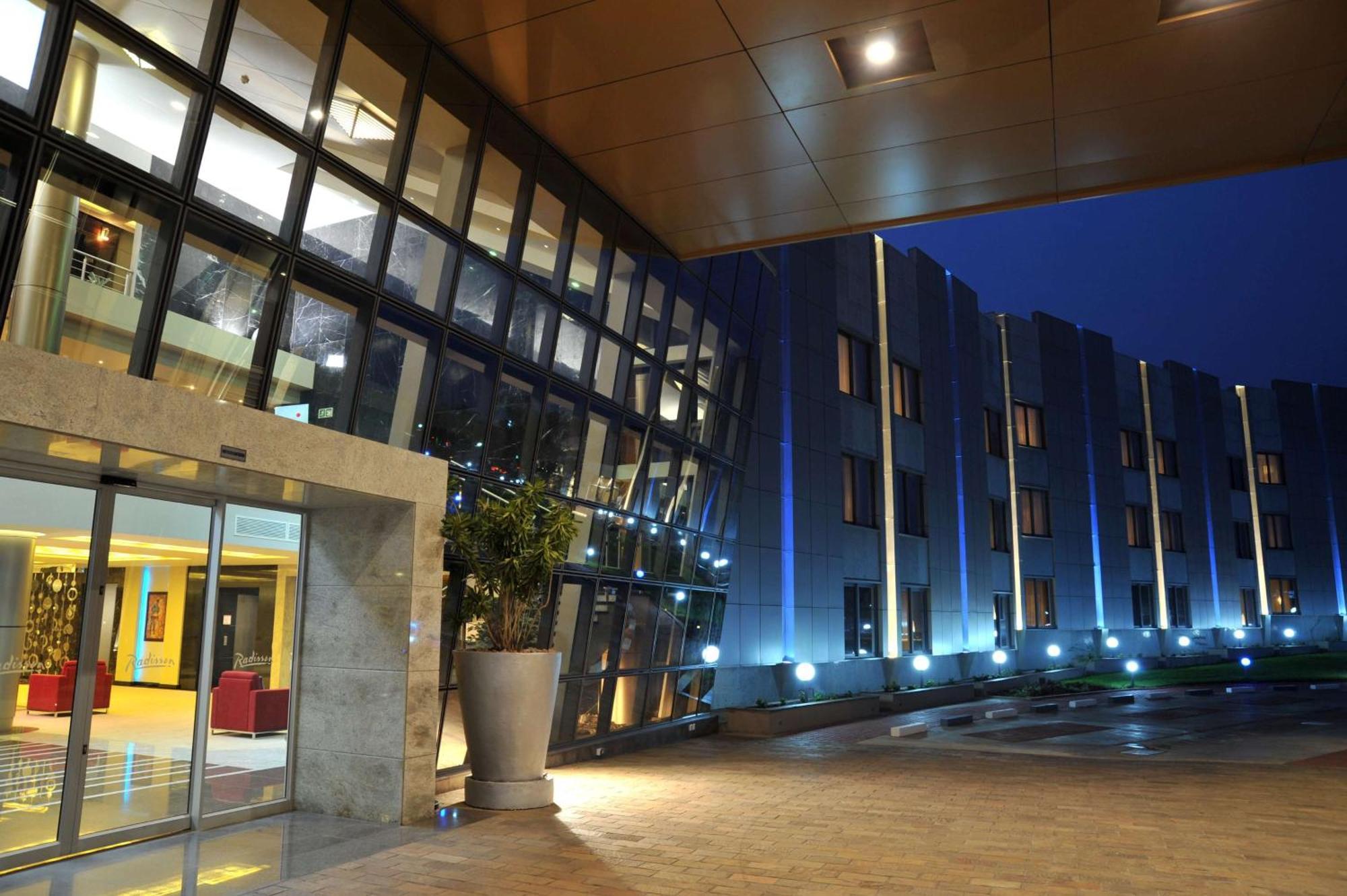 Radisson Blu Hotel Lusaka Exterior photo The main entrance of the hotel